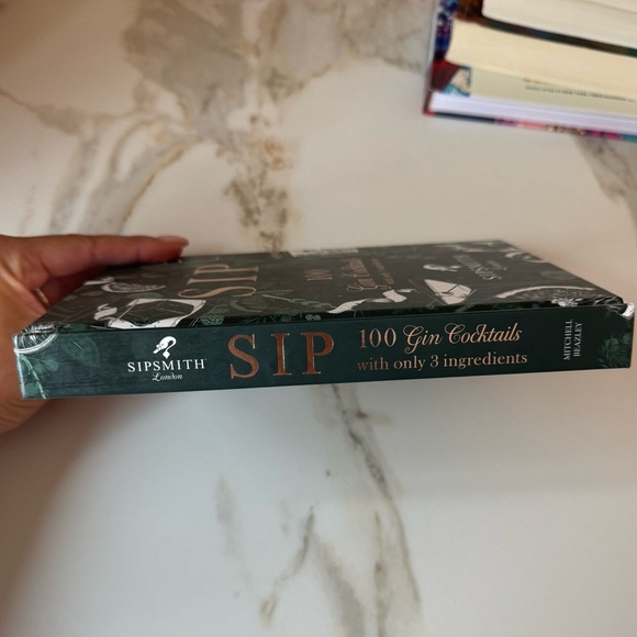 SIP - 100 Gin Cocktails with only 3 ingredients - Picture 4 of 4